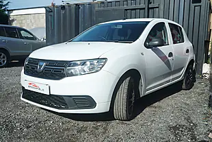 Used 2019 Dacia Sandero Essential White - Interior and Exterior details 8