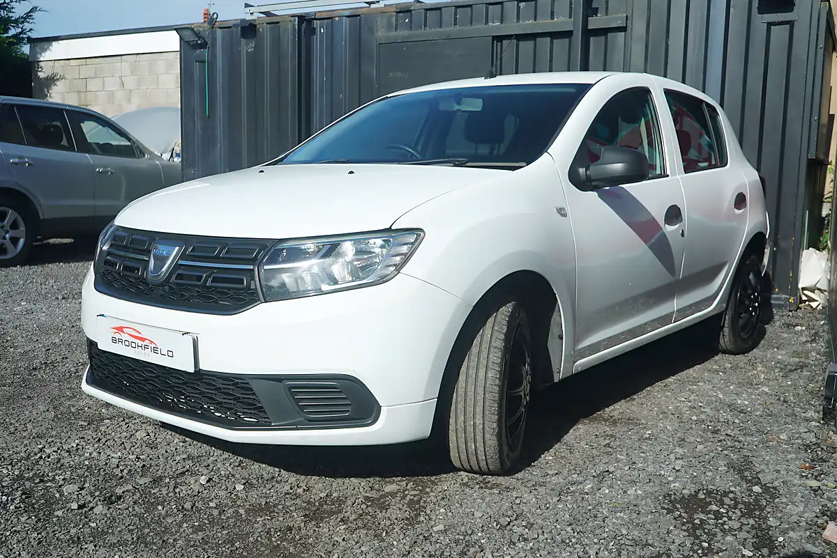 Used 2019 Dacia Sandero Essential White - Interior and Exterior details 8
