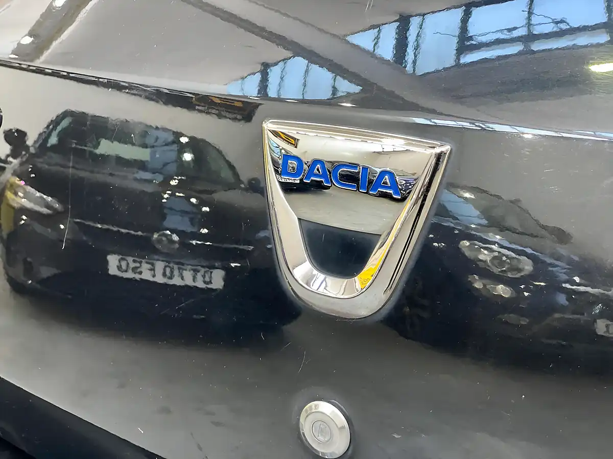 Used 2019 Dacia Sandero Stepway Comfort Black - Interior and Exterior details 12