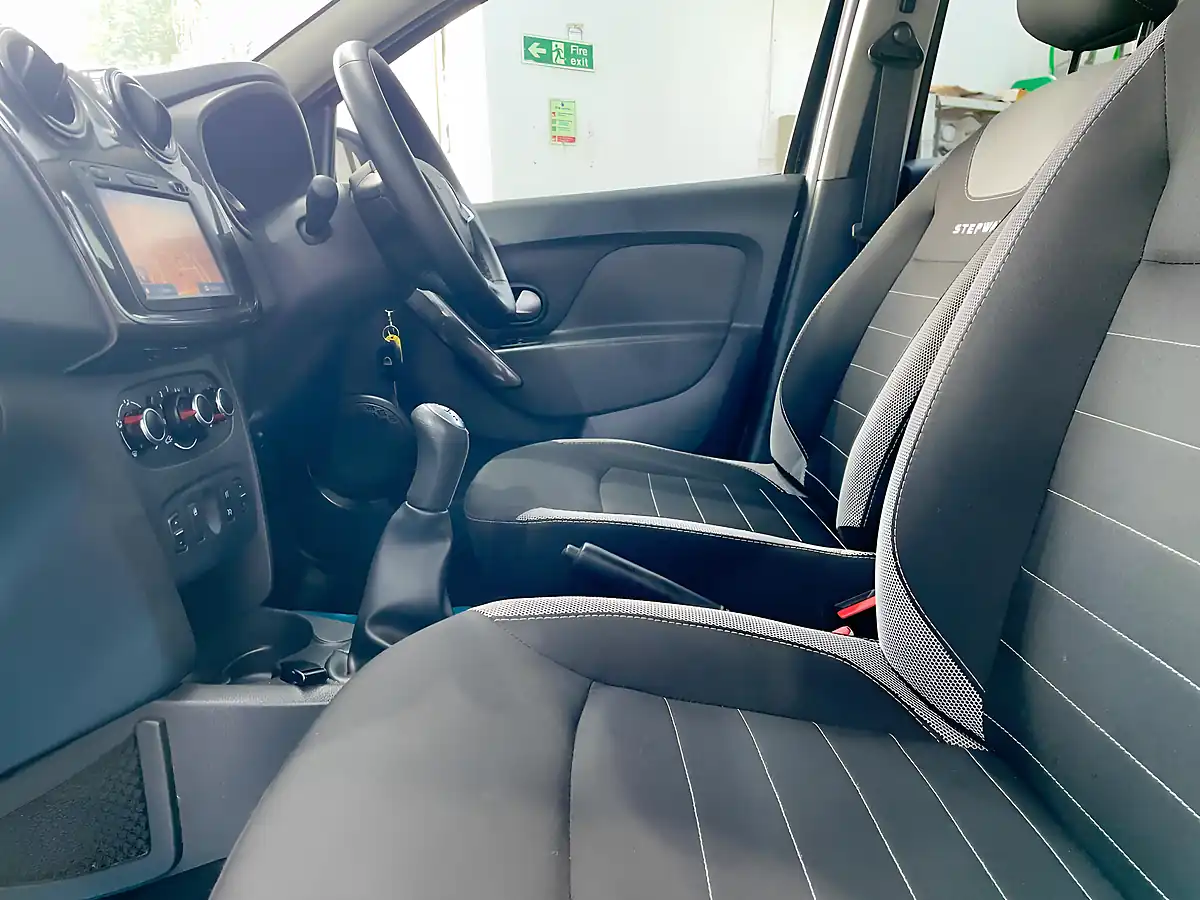 Used 2019 Dacia Sandero Stepway Comfort Black - Interior and Exterior details 17