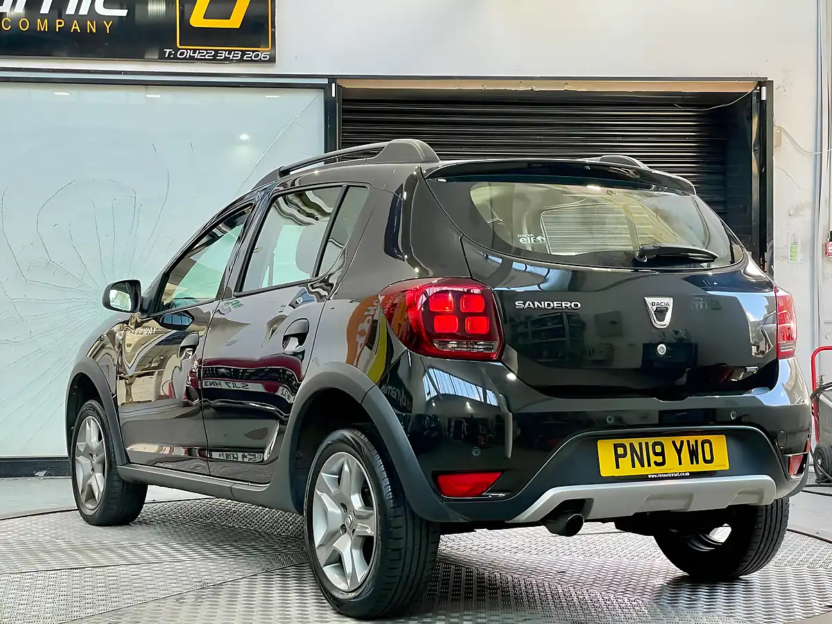 Used 2019 Dacia Sandero Stepway Comfort Black - Interior and Exterior details 5