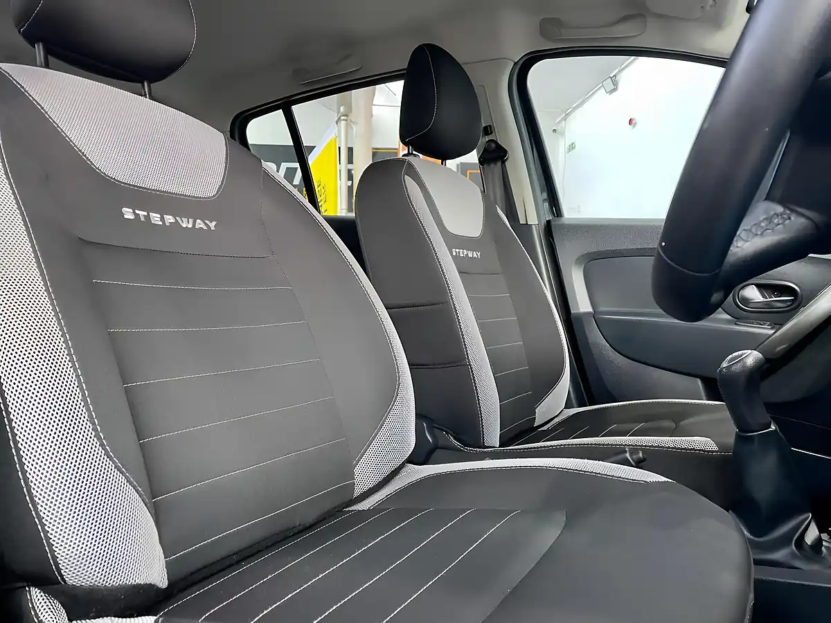 Used 2019 Dacia Sandero Stepway Comfort Black - Interior and Exterior details 7