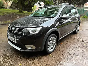 Used 2019 Dacia Sandero Stepway Comfort Black - Interior and Exterior details 11