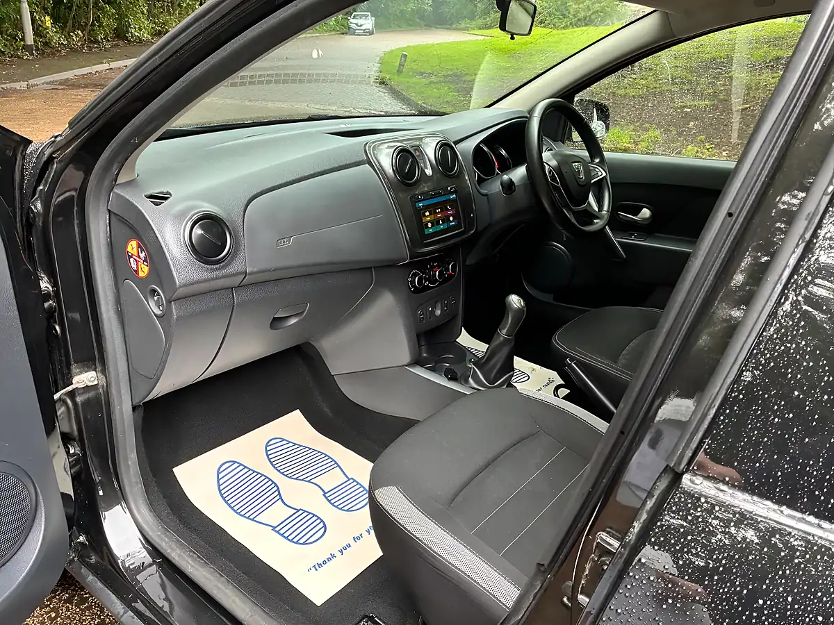 Used 2019 Dacia Sandero Stepway Comfort Black - Interior and Exterior details 15
