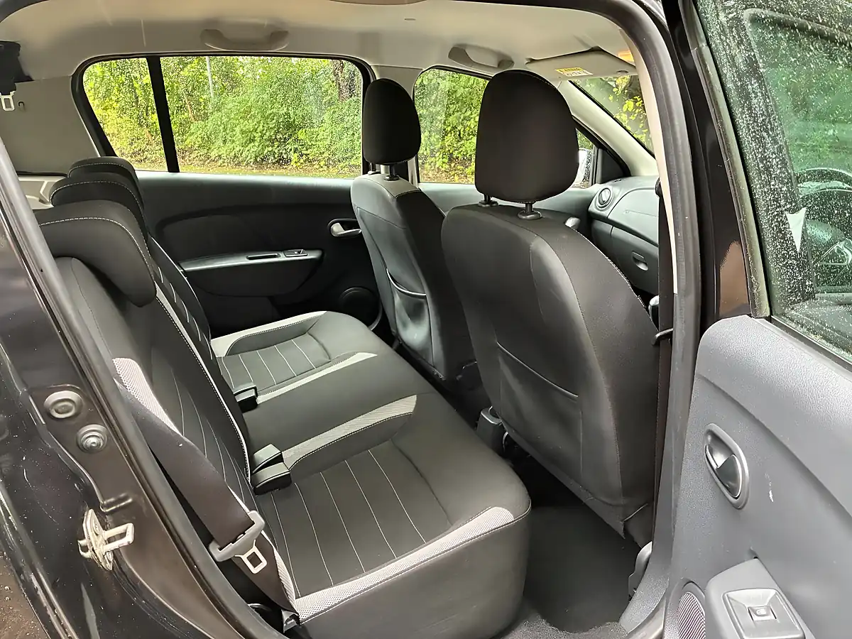 Used 2019 Dacia Sandero Stepway Comfort Black - Interior and Exterior details 16