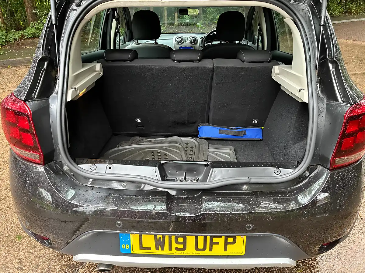 Used 2019 Dacia Sandero Stepway Comfort Black - Interior and Exterior details 17