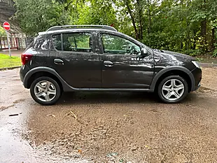 Used 2019 Dacia Sandero Stepway Comfort Black - Interior and Exterior details 5