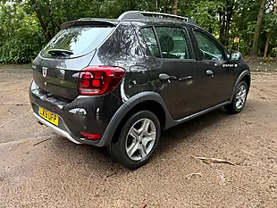 Used 2019 Dacia Sandero Stepway Comfort Black - Interior and Exterior details 6