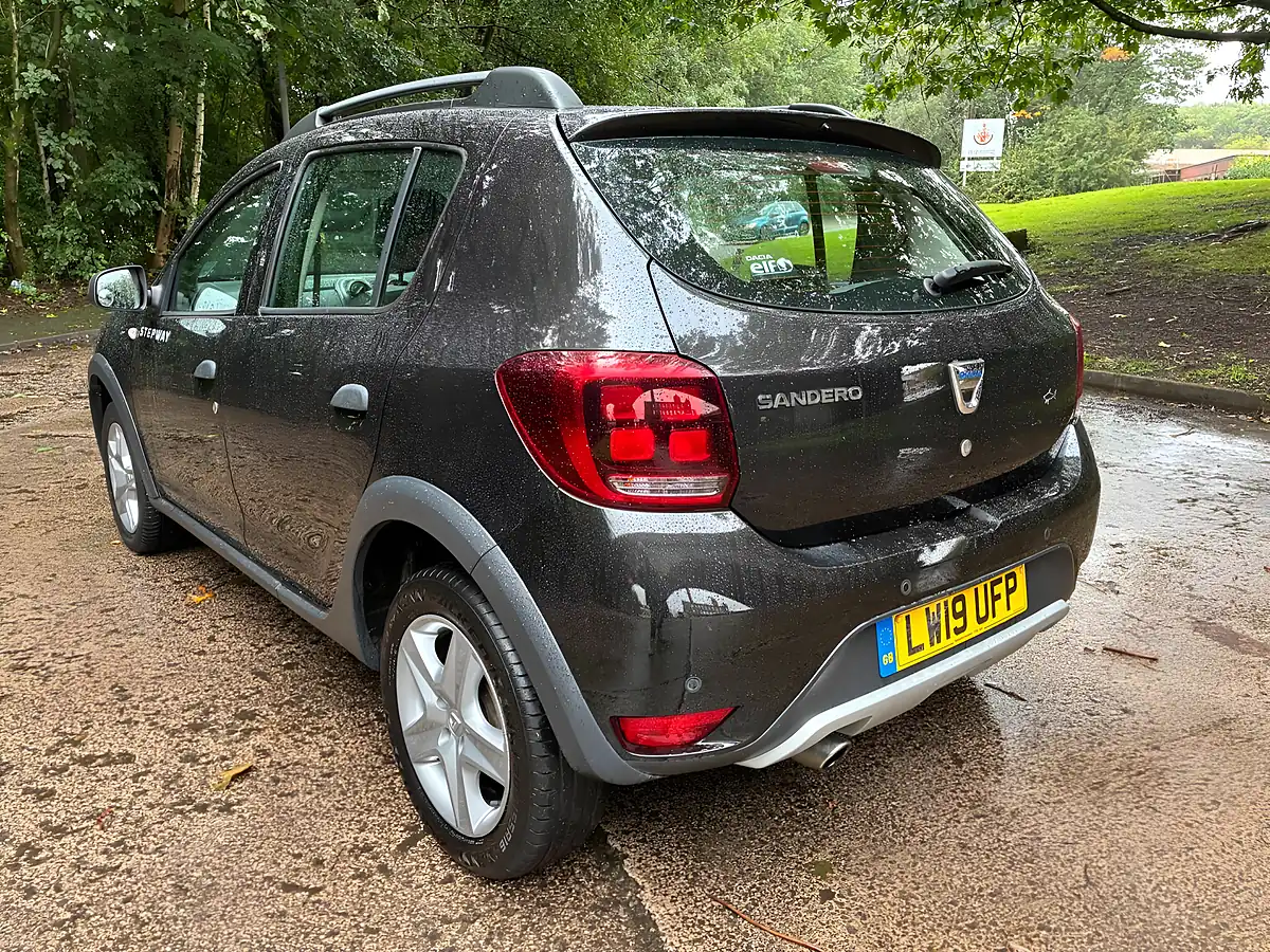 Used 2019 Dacia Sandero Stepway Comfort Black - Interior and Exterior details 9