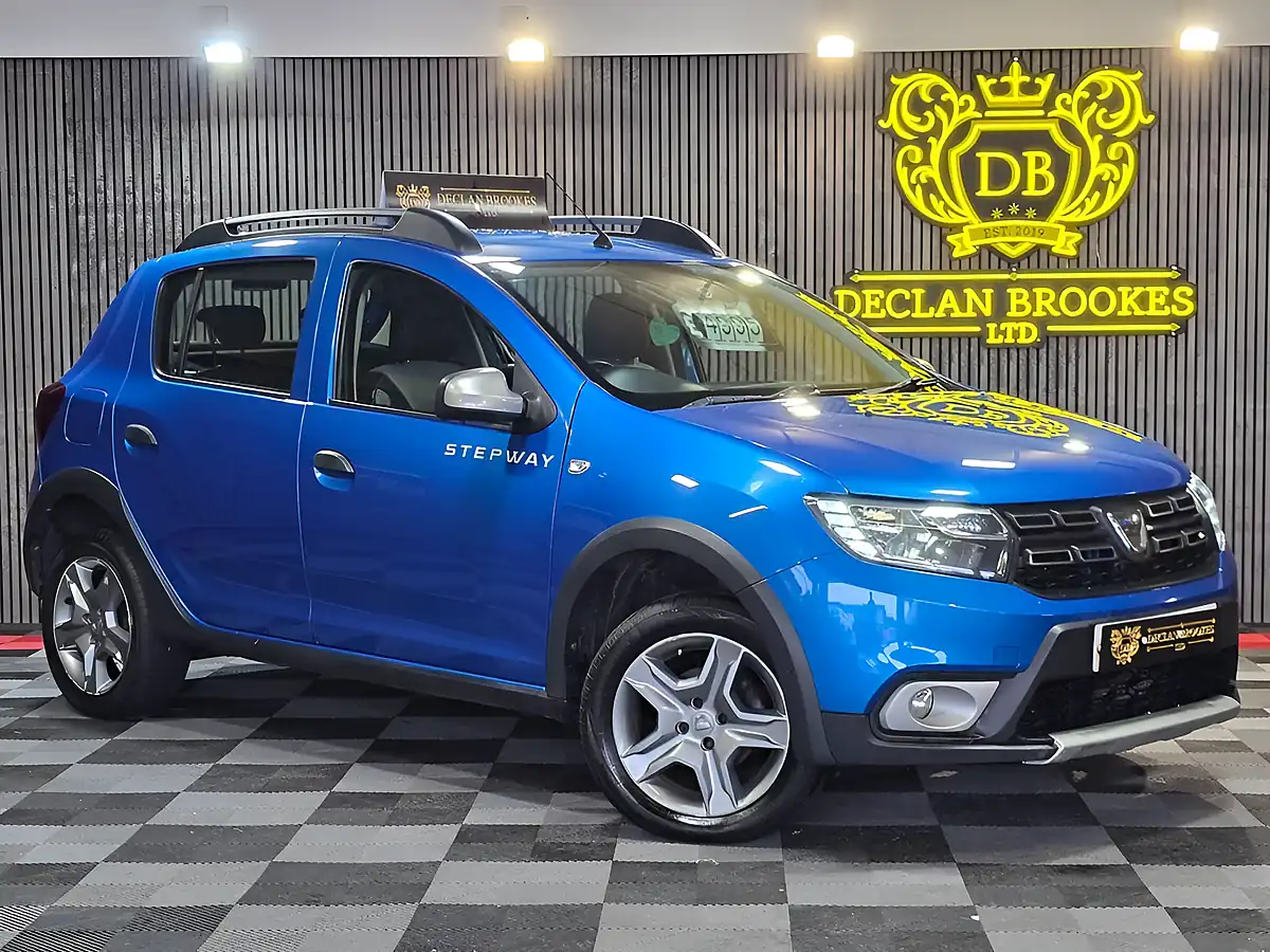 Used 2019 Dacia Sandero Stepway Comfort Blue - Front View