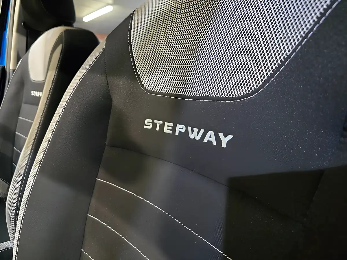 Used 2019 Dacia Sandero Stepway Comfort Blue - Interior and Exterior details 11