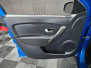 Used 2019 Dacia Sandero Stepway Comfort Blue - Interior and Exterior details 12