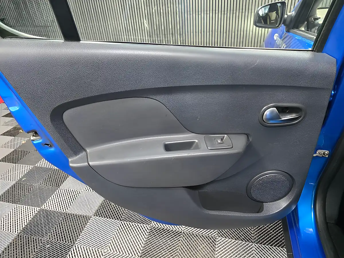 Used 2019 Dacia Sandero Stepway Comfort Blue - Interior and Exterior details 14