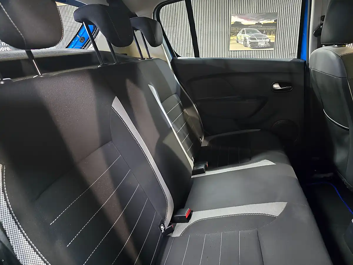 Used 2019 Dacia Sandero Stepway Comfort Blue - Interior and Exterior details 17