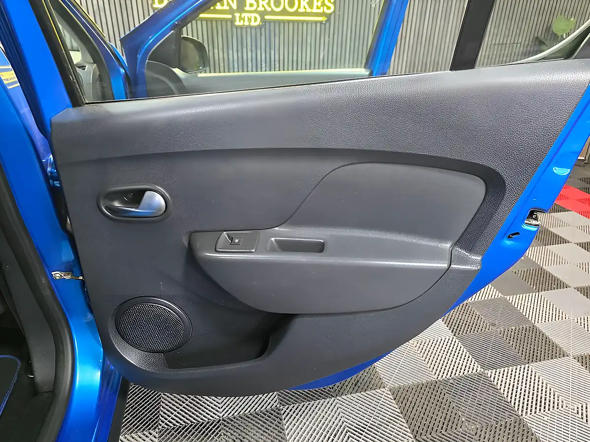 Used 2019 Dacia Sandero Stepway Comfort Blue - Interior and Exterior details 18