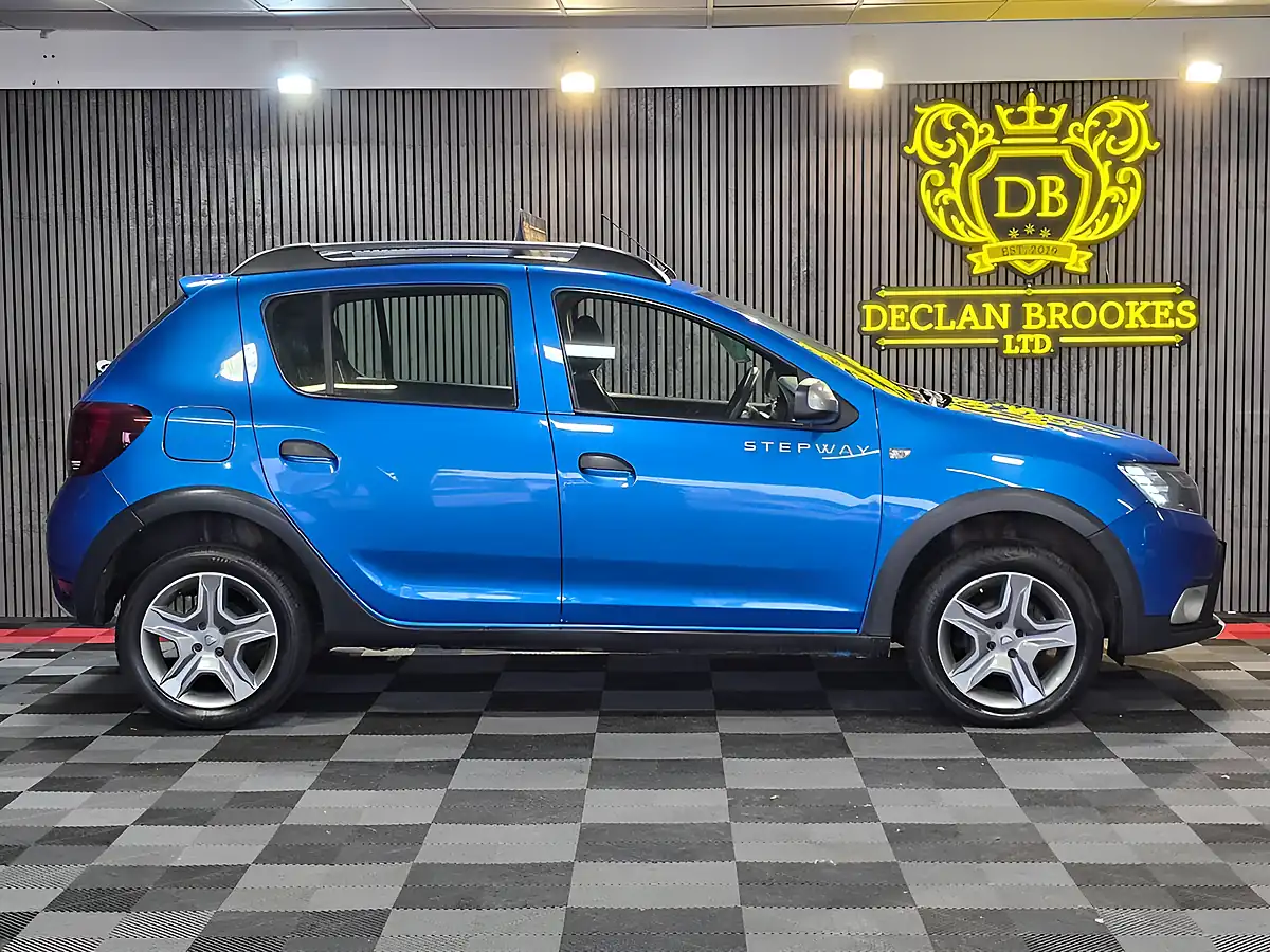 Used 2019 Dacia Sandero Stepway Comfort Blue - Interior and Exterior details 2