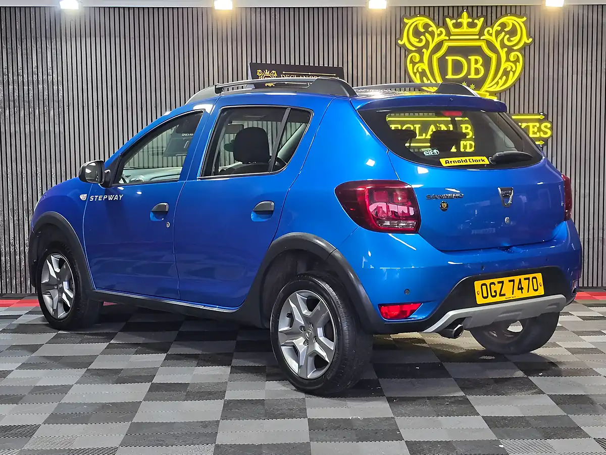 Used 2019 Dacia Sandero Stepway Comfort Blue - Interior and Exterior details 5