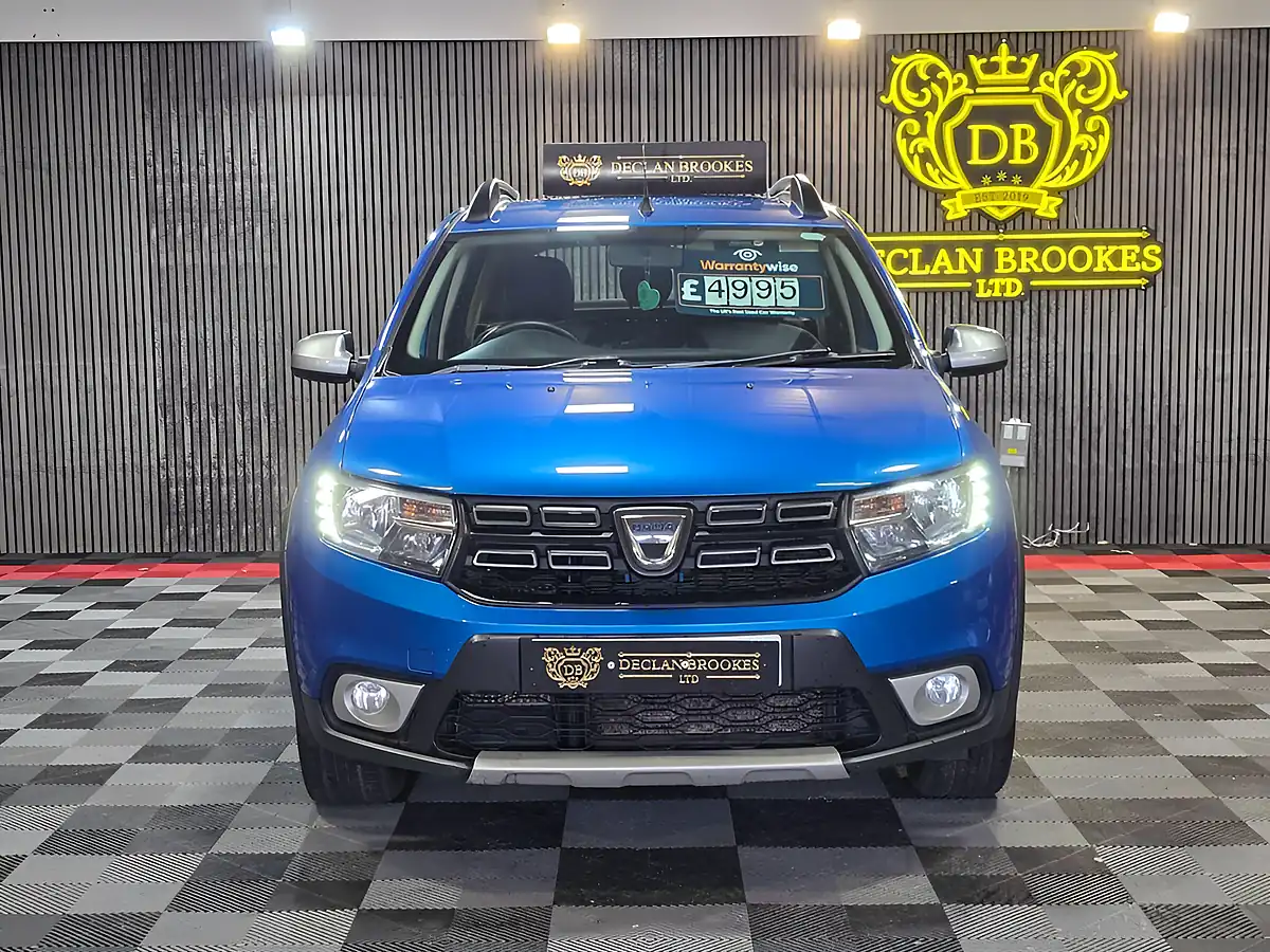 Used 2019 Dacia Sandero Stepway Comfort Blue - Interior and Exterior details 8