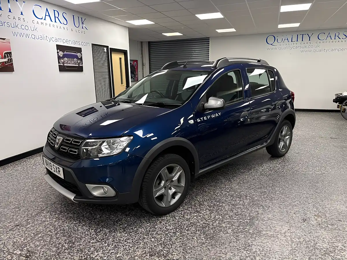 Used 2019 Dacia Sandero Stepway Comfort Blue - Front View