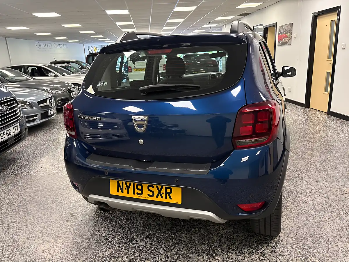 Used 2019 Dacia Sandero Stepway Comfort Blue - Interior and Exterior details 11