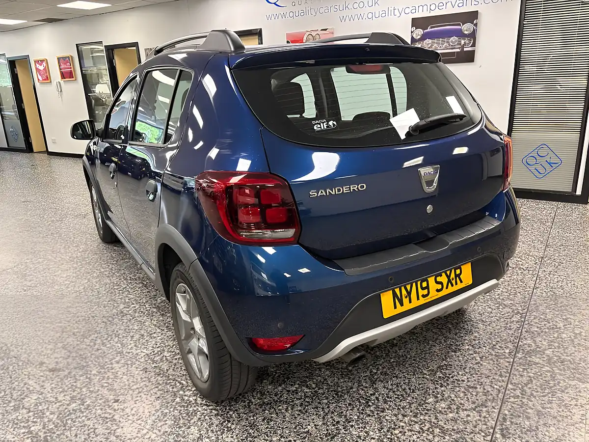 Used 2019 Dacia Sandero Stepway Comfort Blue - Interior and Exterior details 12