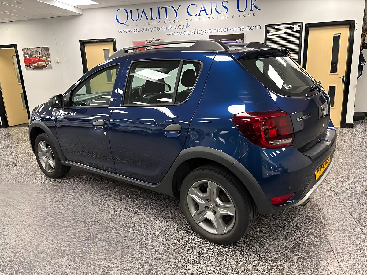 Used 2019 Dacia Sandero Stepway Comfort Blue - Interior and Exterior details 13