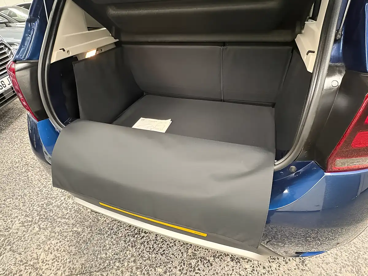 Used 2019 Dacia Sandero Stepway Comfort Blue - Interior and Exterior details 16