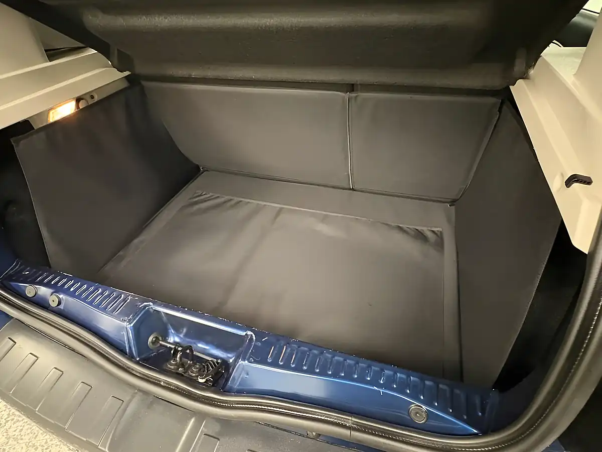 Used 2019 Dacia Sandero Stepway Comfort Blue - Interior and Exterior details 17