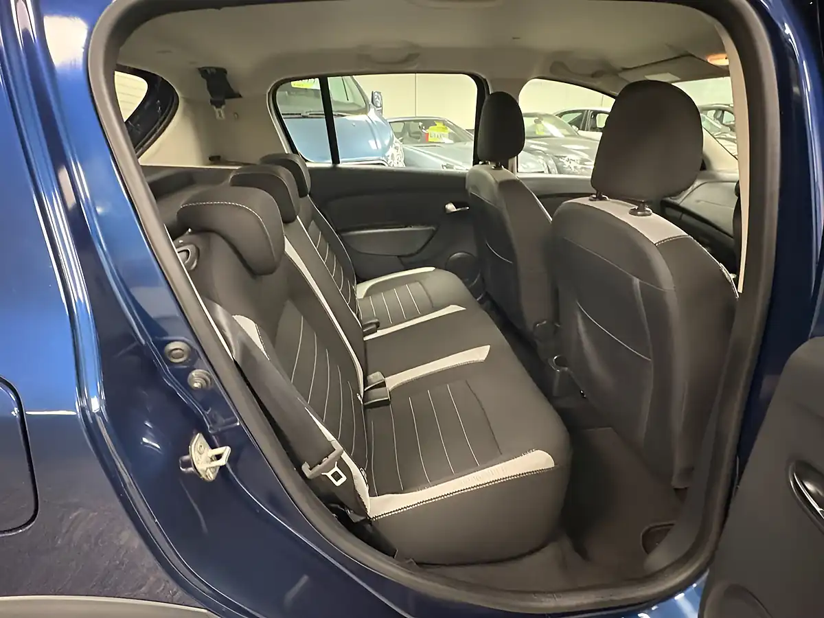 Used 2019 Dacia Sandero Stepway Comfort Blue - Interior and Exterior details 19