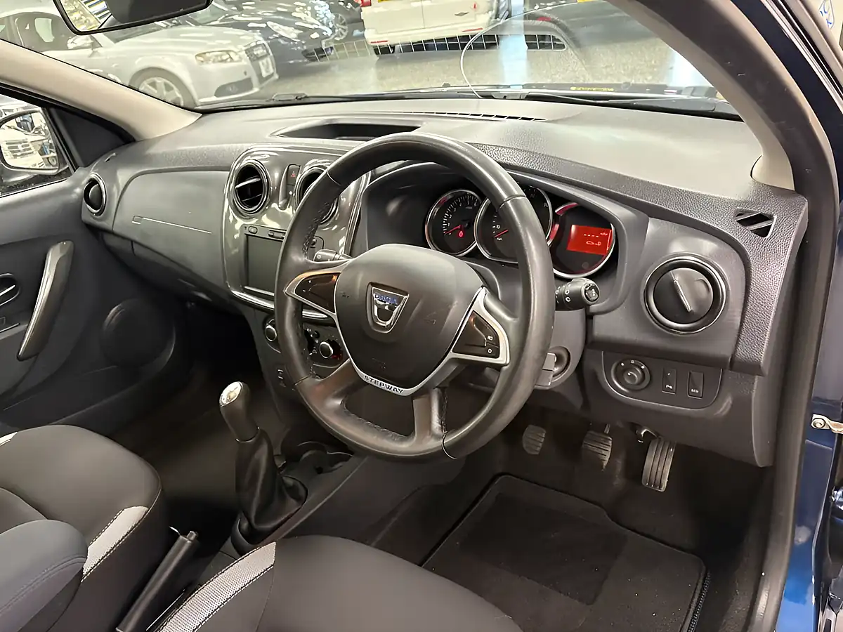 Used 2019 Dacia Sandero Stepway Comfort Blue - Interior and Exterior details 2
