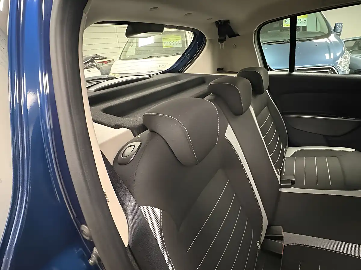 Used 2019 Dacia Sandero Stepway Comfort Blue - Interior and Exterior details 20
