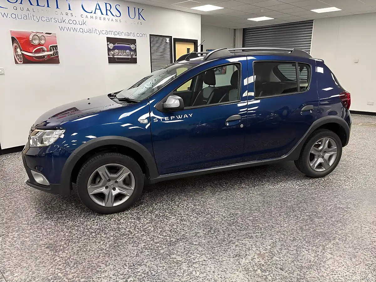 Used 2019 Dacia Sandero Stepway Comfort Blue - Interior and Exterior details 3