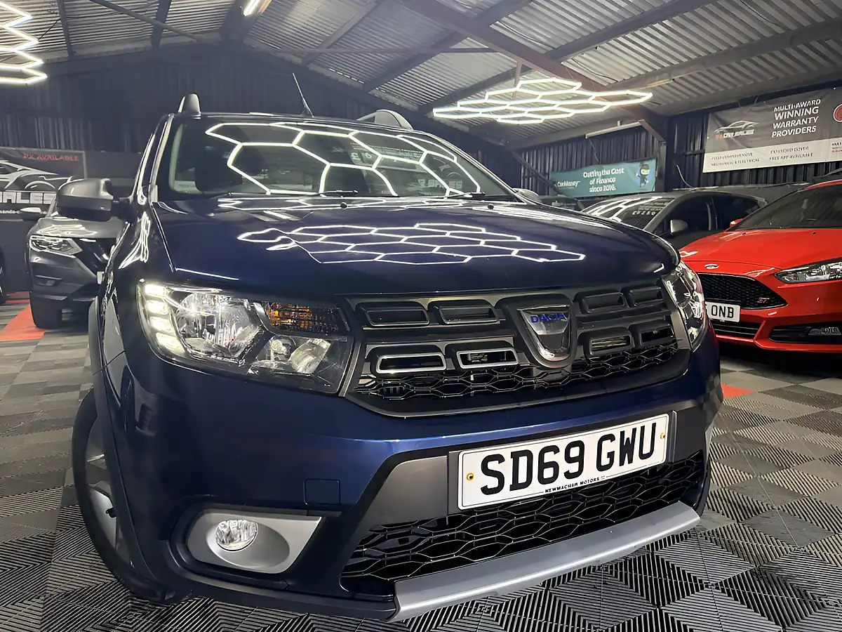 Used 2019 Dacia Sandero Stepway Comfort Blue - Front View