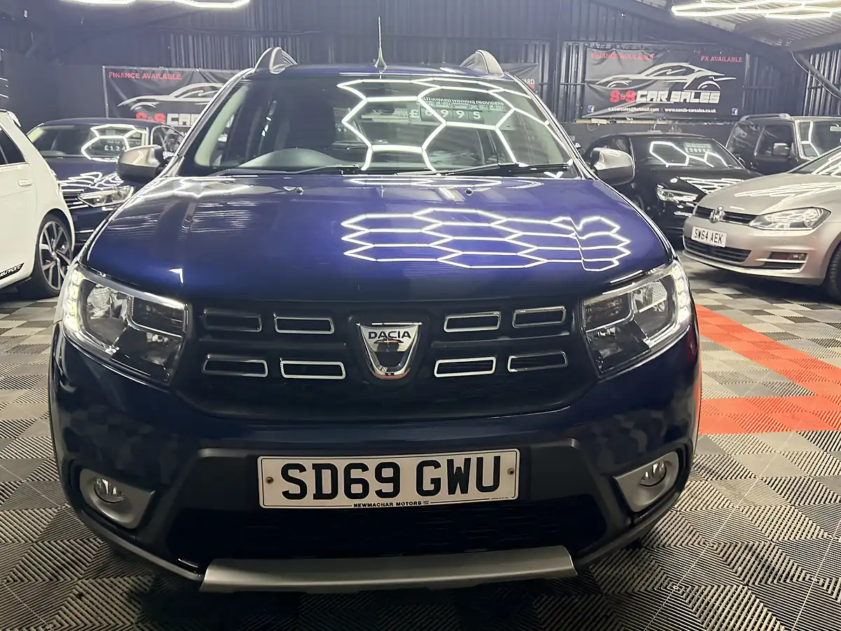 Used 2019 Dacia Sandero Stepway Comfort Blue - Interior and Exterior details 10
