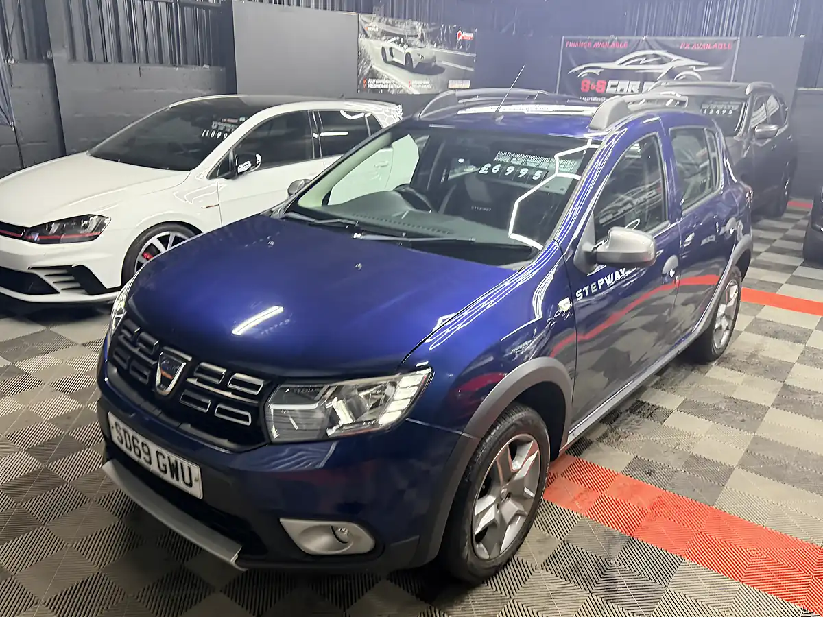 Used 2019 Dacia Sandero Stepway Comfort Blue - Interior and Exterior details 11