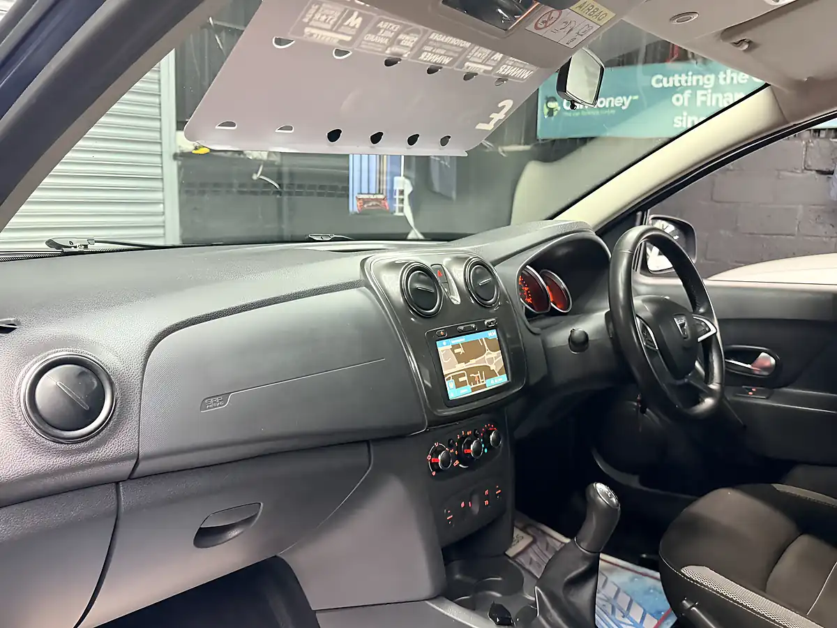 Used 2019 Dacia Sandero Stepway Comfort Blue - Interior and Exterior details 12