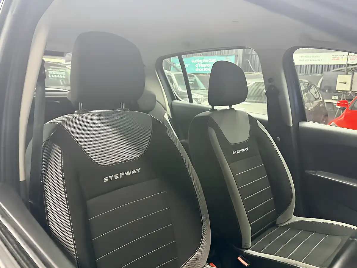 Used 2019 Dacia Sandero Stepway Comfort Blue - Interior and Exterior details 13