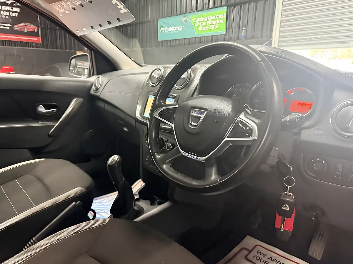 Used 2019 Dacia Sandero Stepway Comfort Blue - Interior and Exterior details 15