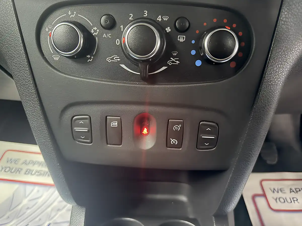 Used 2019 Dacia Sandero Stepway Comfort Blue - Interior and Exterior details 18