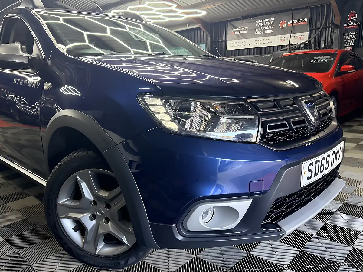 Used 2019 Dacia Sandero Stepway Comfort Blue - Interior and Exterior details 2