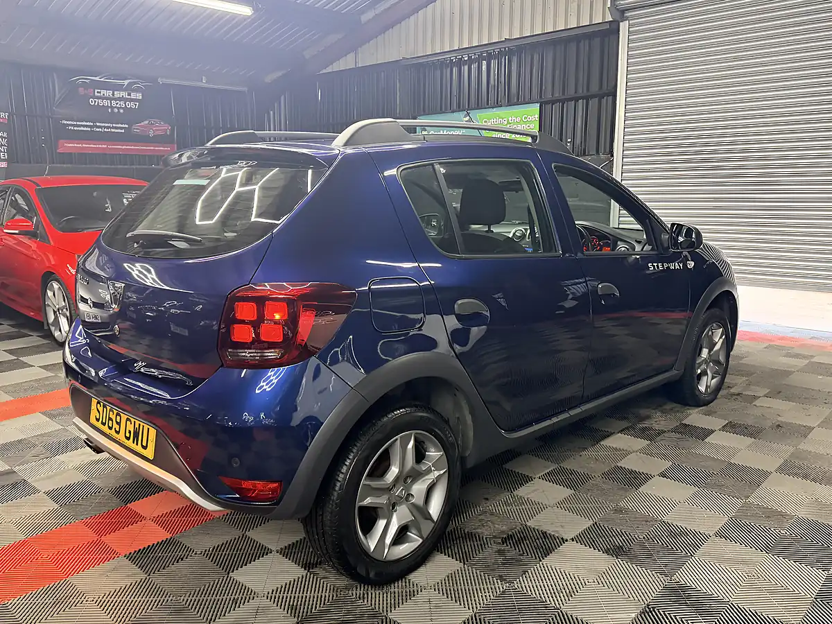 Used 2019 Dacia Sandero Stepway Comfort Blue - Interior and Exterior details 3