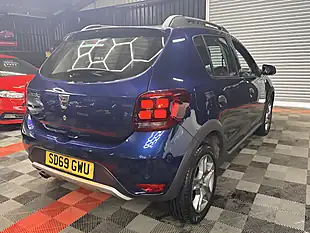 Used 2019 Dacia Sandero Stepway Comfort Blue - Interior and Exterior details 4
