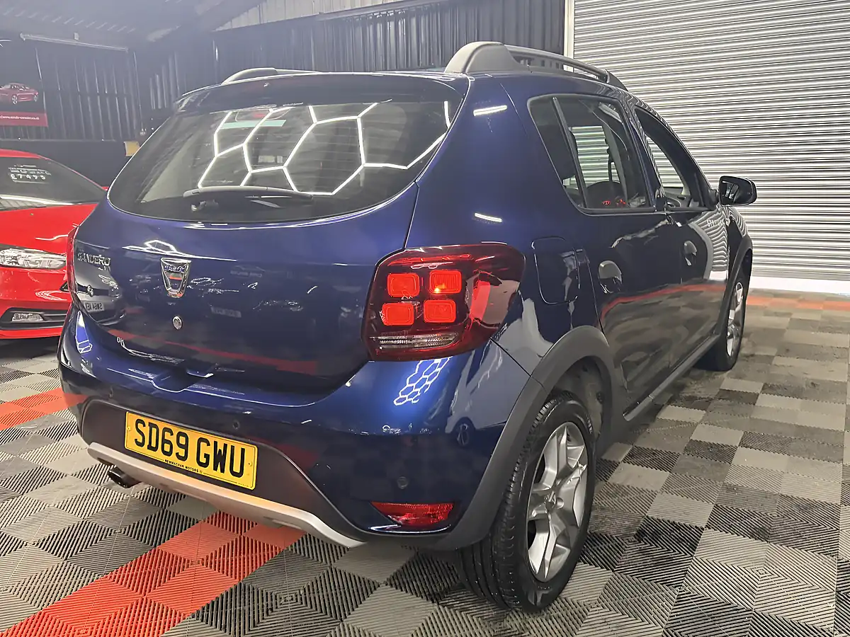 Used 2019 Dacia Sandero Stepway Comfort Blue - Interior and Exterior details 4