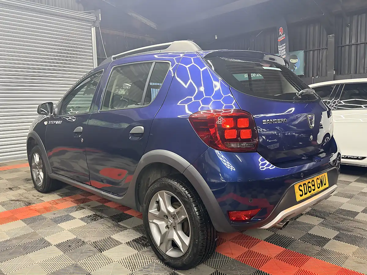 Used 2019 Dacia Sandero Stepway Comfort Blue - Interior and Exterior details 7