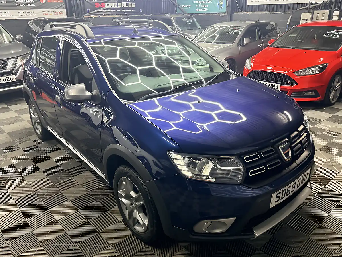 Used 2019 Dacia Sandero Stepway Comfort Blue - Interior and Exterior details 8