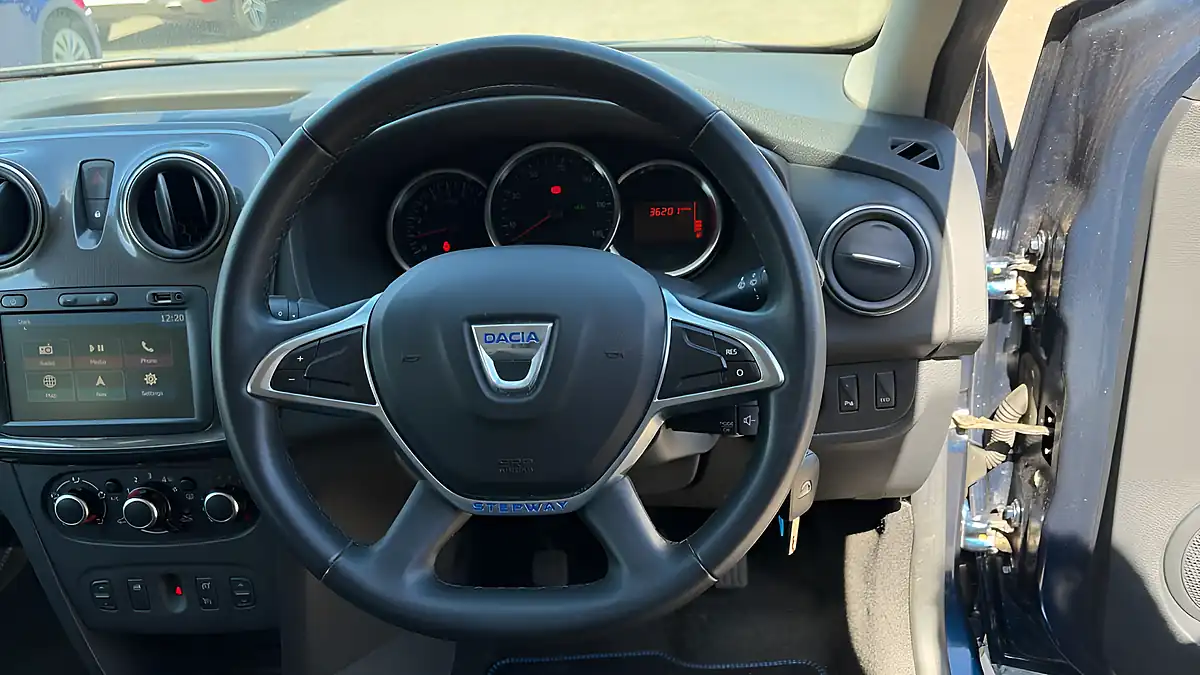 Used 2019 Dacia Sandero Stepway Comfort Blue - Interior and Exterior details 11