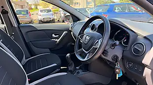 Used 2019 Dacia Sandero Stepway Comfort Blue - Interior and Exterior details 13