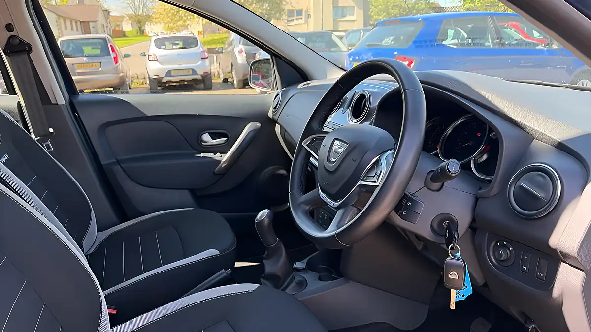 Used 2019 Dacia Sandero Stepway Comfort Blue - Interior and Exterior details 13