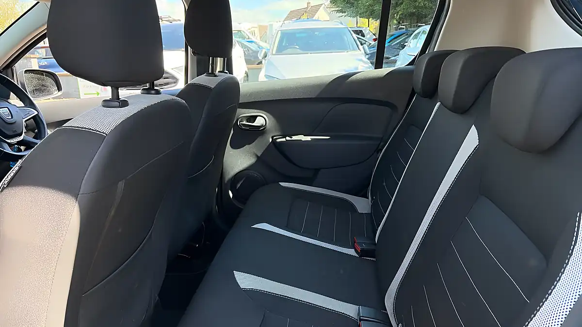 Used 2019 Dacia Sandero Stepway Comfort Blue - Interior and Exterior details 14