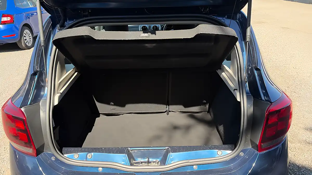 Used 2019 Dacia Sandero Stepway Comfort Blue - Interior and Exterior details 15